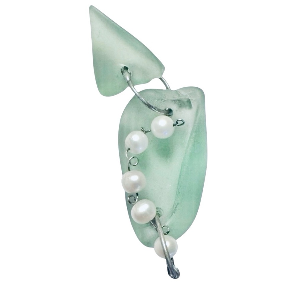 Handcrafted Green Sea Glass Pea Pod Pendant Necklace with Faux Pearls - Picture 5 of 6